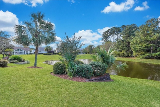 view of yard featuring a water view