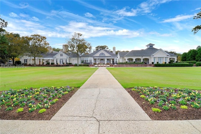 single story home featuring a front lawn