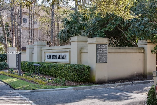 view of community / neighborhood sign