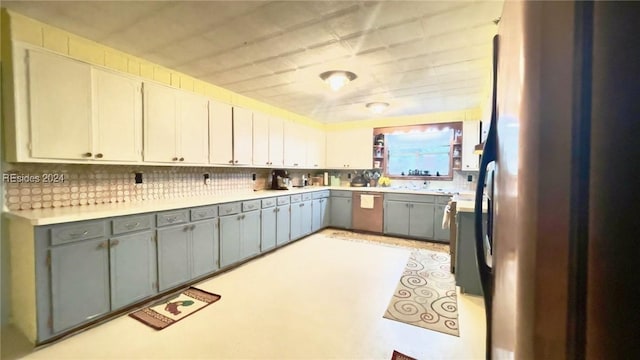 kitchen featuring tasteful backsplash, appliances with stainless steel finishes, sink, and gray cabinetry