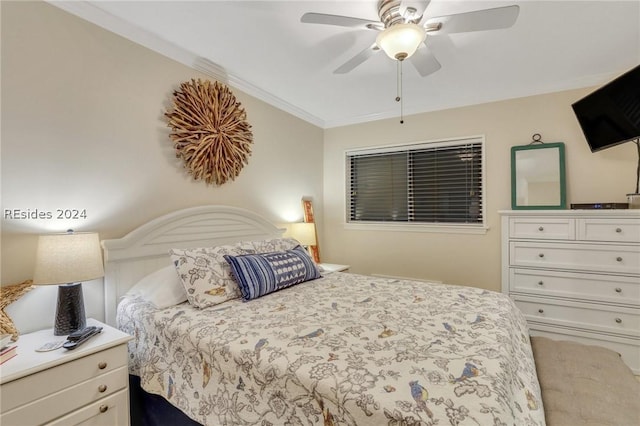 bedroom featuring crown molding and ceiling fan