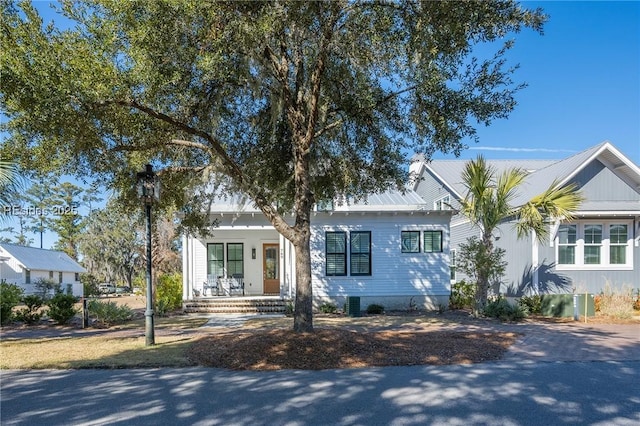 view of front of house featuring covered porch