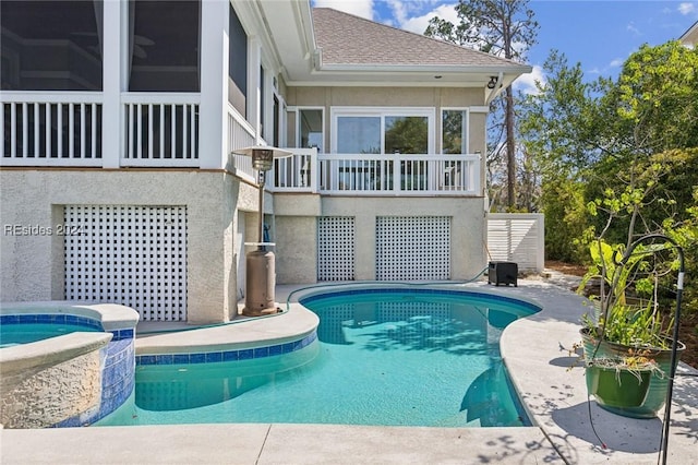 view of pool with an in ground hot tub