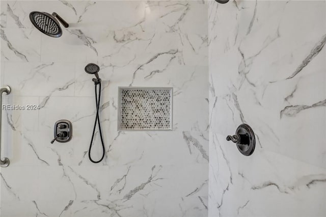 room details featuring a tile shower