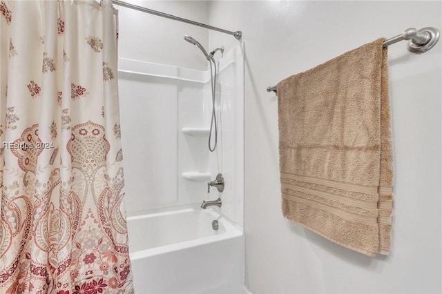 bathroom with shower / tub combo