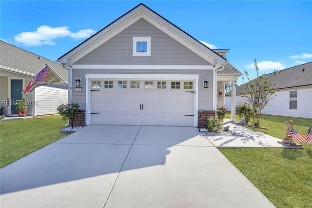 craftsman-style house featuring a front yard