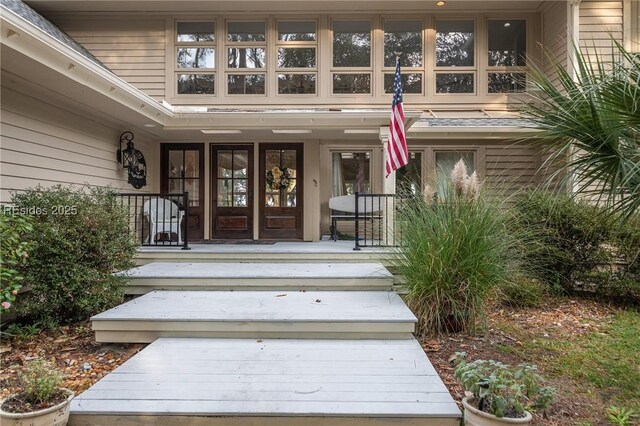 doorway to property with covered porch