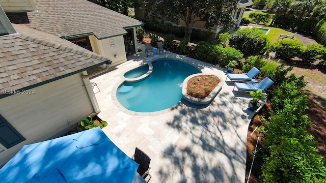 view of pool with a patio and an in ground hot tub