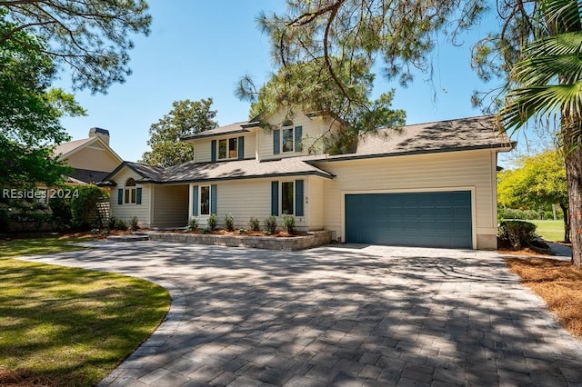 view of front property featuring a garage