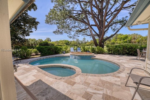 view of pool with an in ground hot tub and a patio area