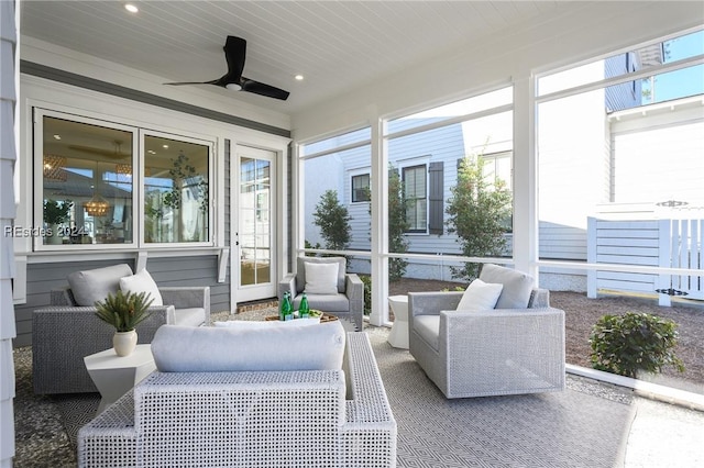 sunroom with ceiling fan