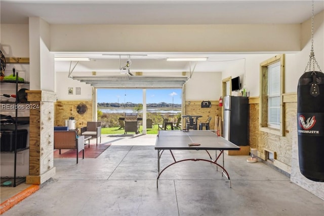 game room with concrete flooring