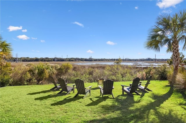 view of yard featuring a water view