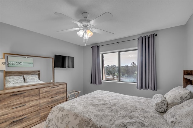 bedroom featuring ceiling fan