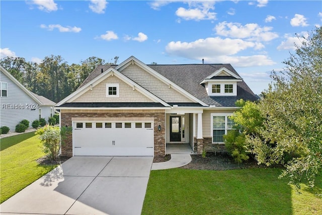 craftsman-style house featuring a front lawn