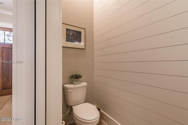 bathroom with crown molding and toilet