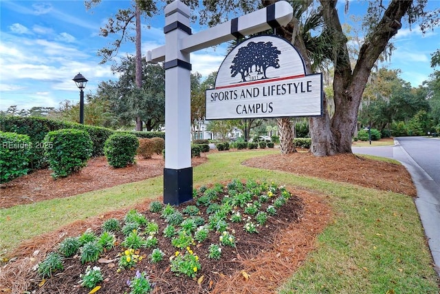 community / neighborhood sign with a lawn