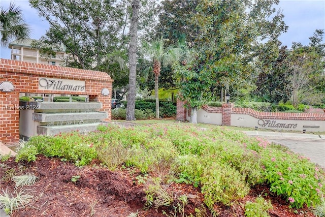 view of community / neighborhood sign