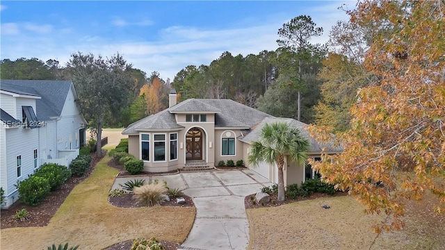 view of front facade featuring a garage and a front yard