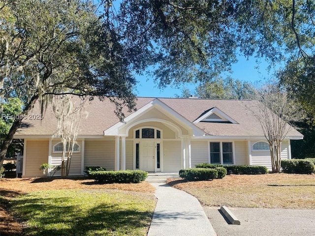 ranch-style home with a front yard