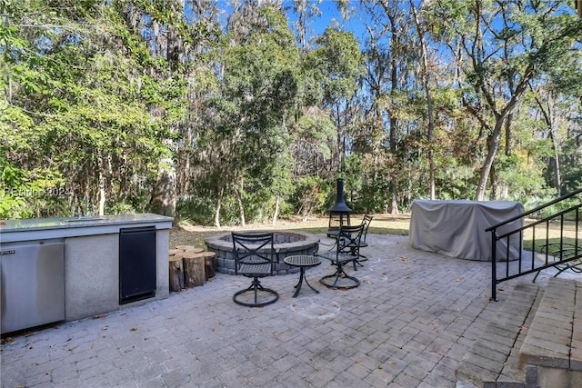 view of patio / terrace with area for grilling and grilling area