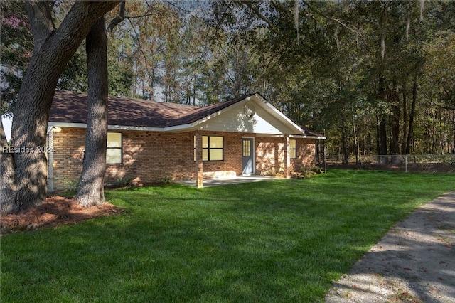 view of front of property with a front yard