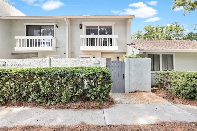 view of front of property