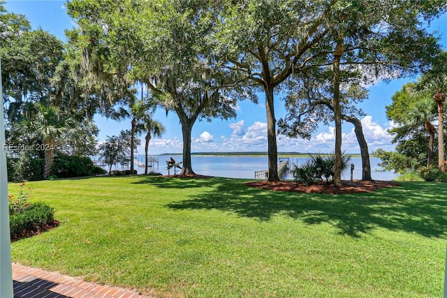 view of yard featuring a water view