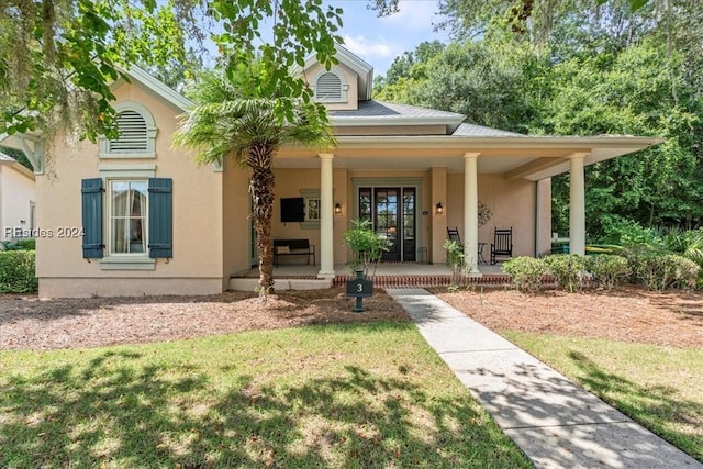 view of front facade with covered porch and a front lawn