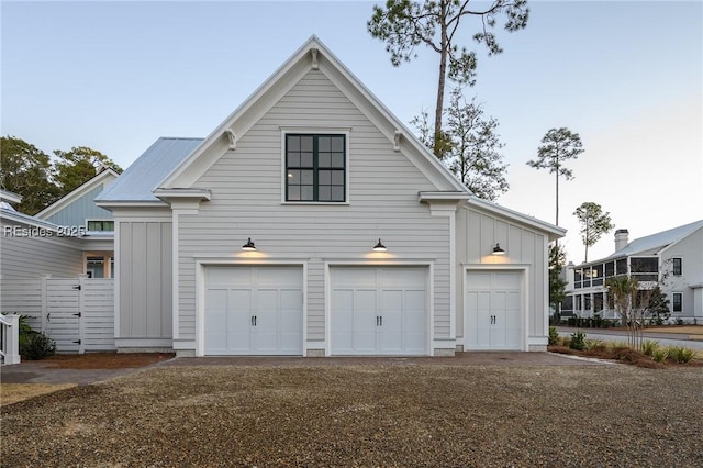 view of front facade featuring a garage