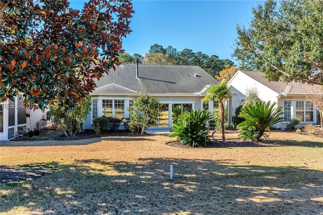 view of front of house with a front lawn