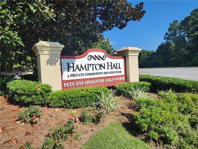 view of community / neighborhood sign