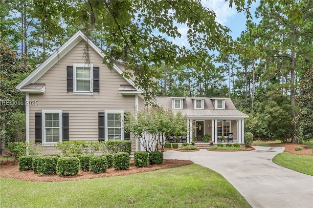 view of front of property featuring a front lawn and covered porch