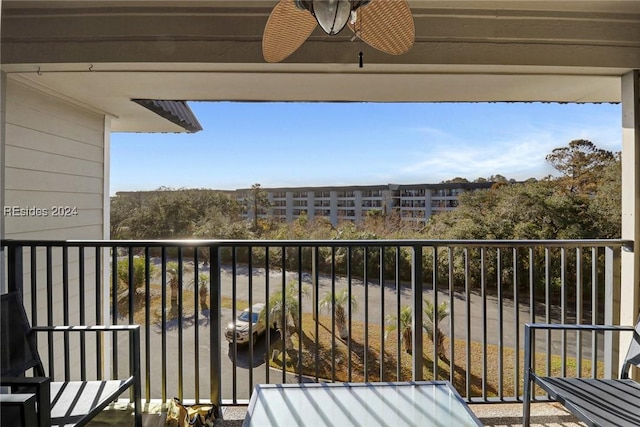 balcony with ceiling fan