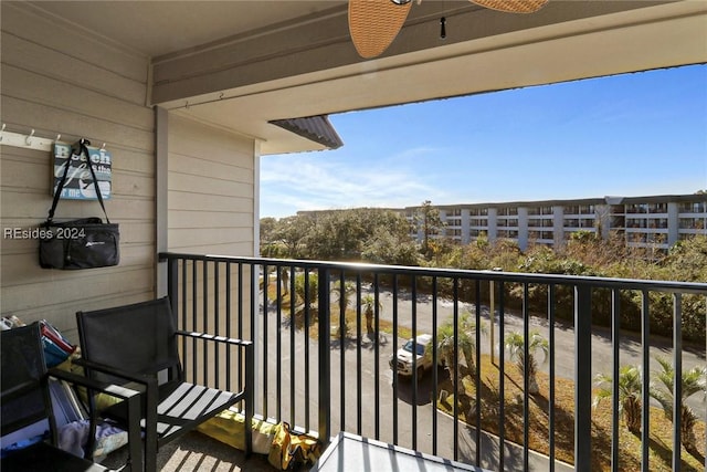 balcony featuring ceiling fan