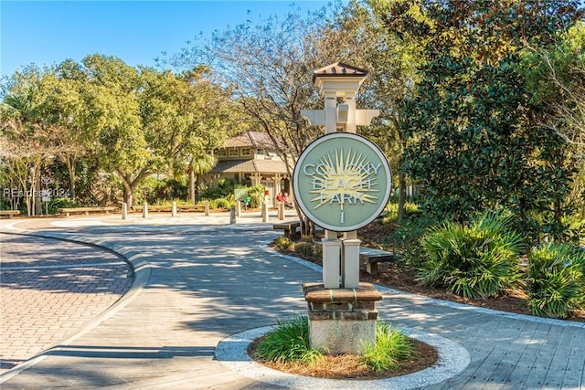 view of community / neighborhood sign