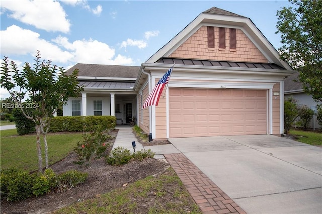 view of front facade featuring a garage and a front yard