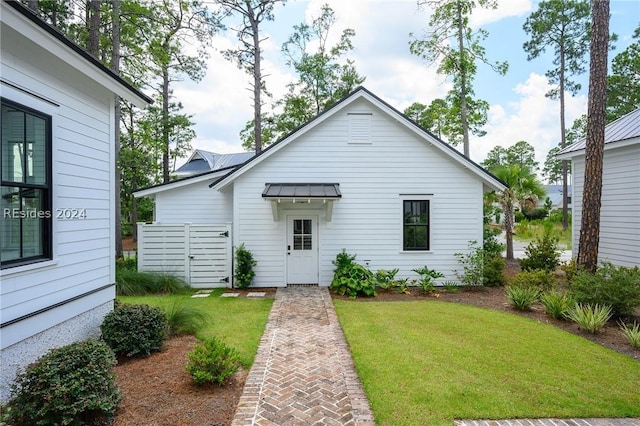 view of front of home with a front lawn