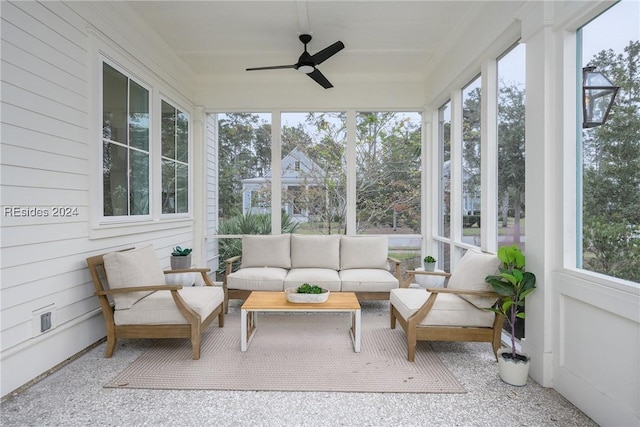 sunroom with ceiling fan