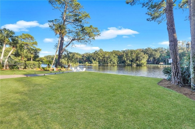 view of yard featuring a water view