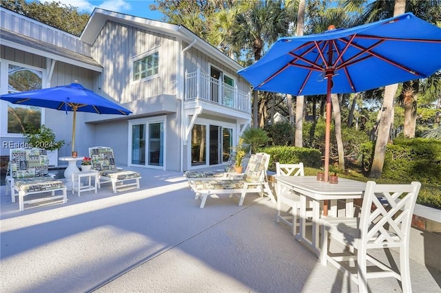 view of patio featuring a balcony