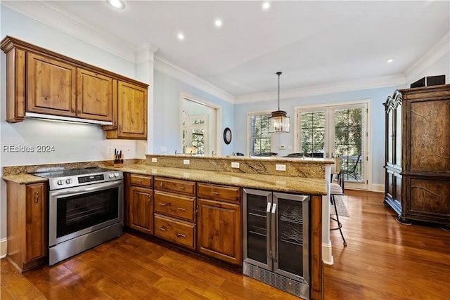 kitchen featuring stainless steel electric range oven, dark hardwood / wood-style floors, decorative light fixtures, beverage cooler, and kitchen peninsula