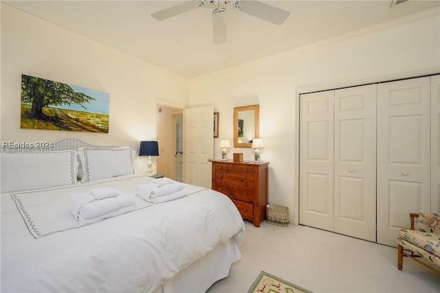 bedroom with ornamental molding, carpet, ceiling fan, and a closet