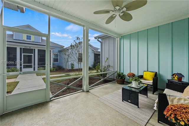 sunroom featuring ceiling fan