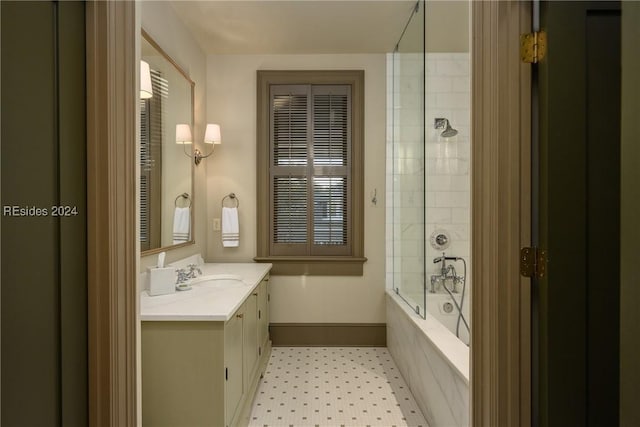 bathroom with tiled shower / bath and vanity