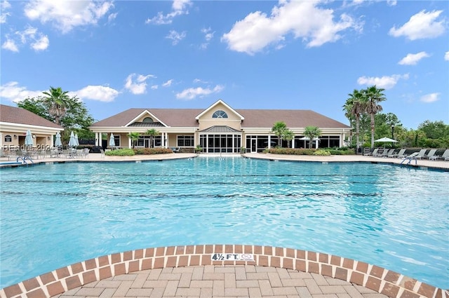 view of swimming pool