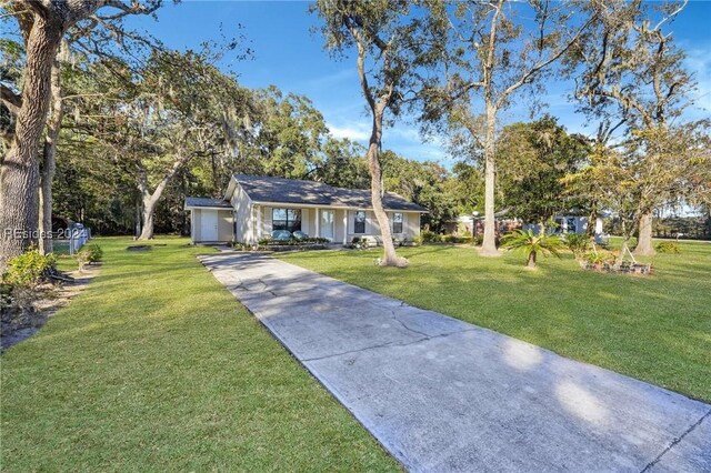 ranch-style house with a front yard