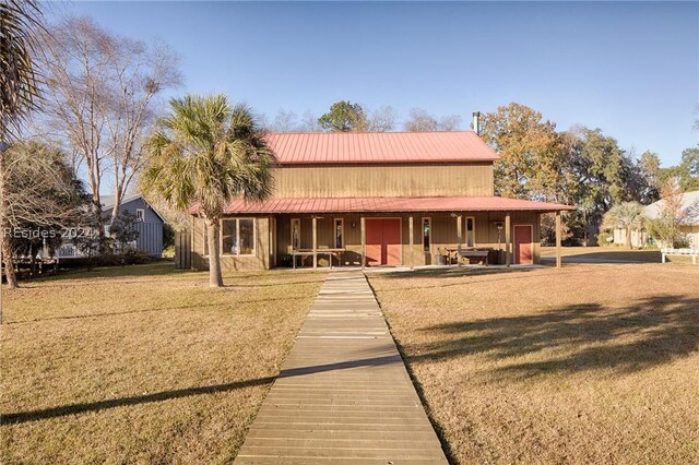 view of front facade with a front lawn