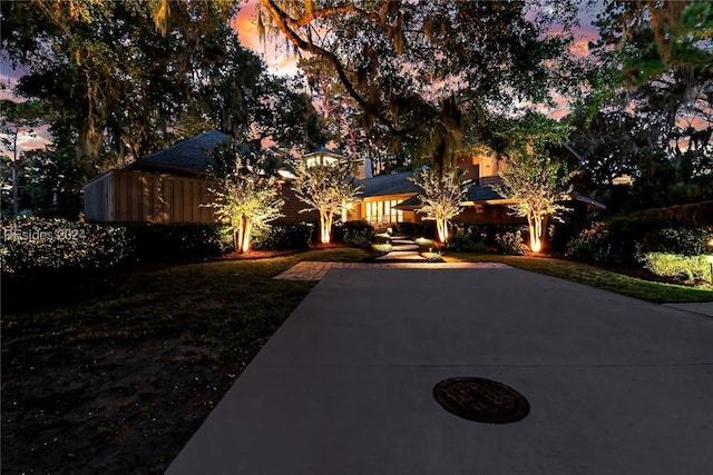 view of front of property with a yard