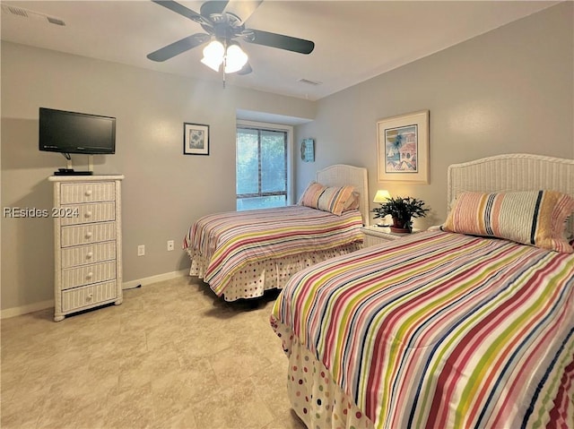 bedroom with ceiling fan